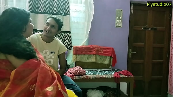 Indian Blazing Bhabhi XXX Sex With Naive Boy! With Clear Audio