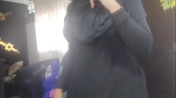 Legit Aroused Novice Arab Missus Gushing On Her Niqab Masturbates While Husband Praying HIJAB PORN
