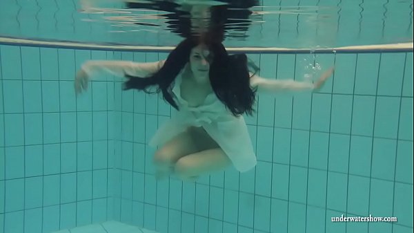 Underwater Sexy Girl Petra Swims Naked
