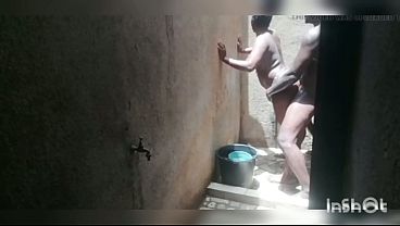 Quand Ta Belle Mère D'invite Dans La Douche Pour Baiser En Secret