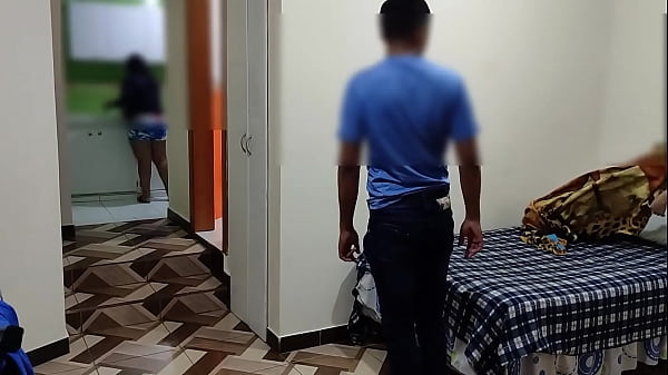 Mi Vecina Y Yo Follamos A Escondidas De Mi Mujer Cornuda , Ella Limpia Y Nosotros Lo Hacemos Sin Que Ella Nos Vea, Que Rico Es Meterle Mi Gran Polla A Mi Vecina