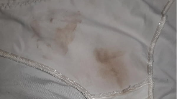 Me La Jalo Con Los Calzones Sucios De Mi Amiga, Huelen Bien Rico A Panocha
