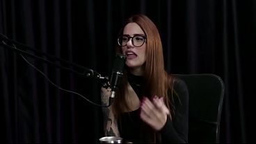 GOSTOSA FAZ STRIPPER MOSTRANSO SEUS PEITOS E A BUCETA APÓS FALAR QUE CONTOU PARA A MÃE QUE FAZ CONTEÚDO PORNÔ - BELLA RUIVA (WATCH ON: SHEER/RED)