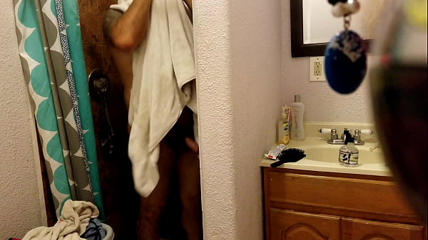 Mi Cuñado En El Baño