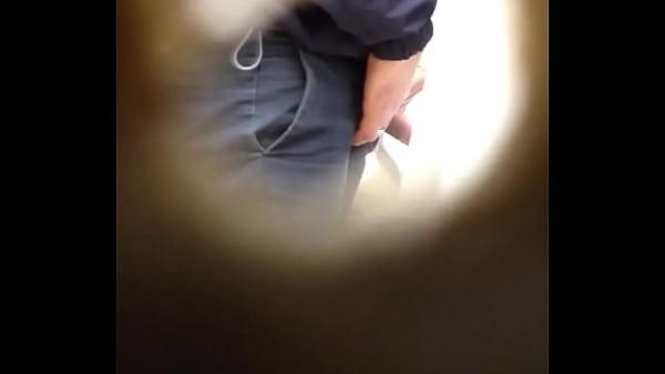 Espiando Baño Publico