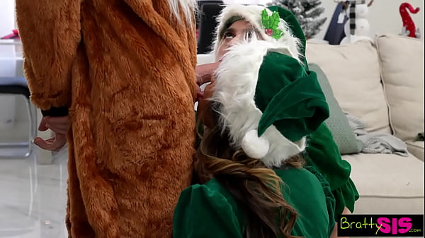 Santa's Immaculate Helpers Xxlayna Marie & Jill Kassidy Help Jerk Stepbro Rudolph's Shaft - S30:E1