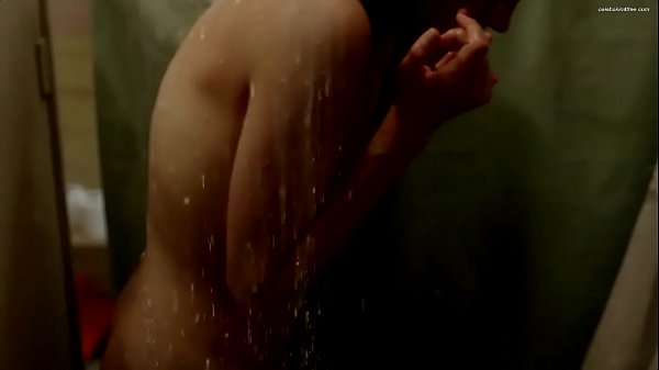 Taylor Schilling & Laura Prepon - Orange Is The New Black: S01 E01 (2013)