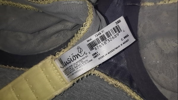 Me Mesturbé Con La Lencería Alluring De Mi Mejor Amiga, A Veces Me Los Presta Para Venirme Sobre Su Ropa