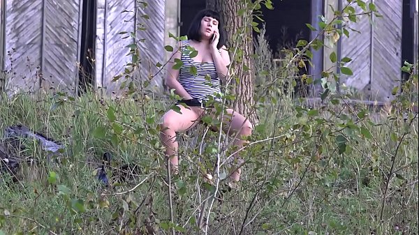 Watching In The Public Park Spies On The Hottie With The Butt Sex Cork In The Juicy Booty.