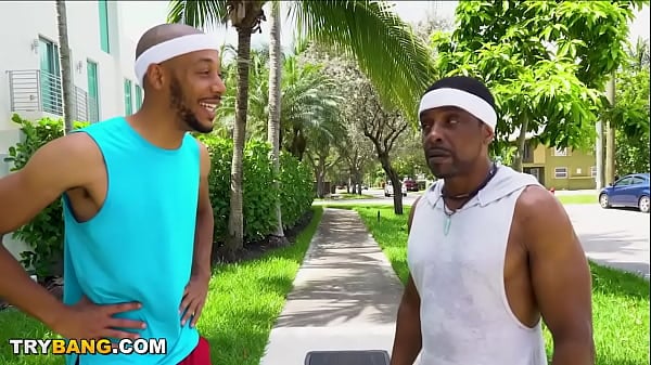 BANGBROS - Jogging MILF Stephanie Relish Catches The Attention Of Brickzilla & Dwayne Foxxx