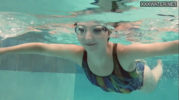 Frances Mischievous Babe Emie Amfibia Swims Unclothed For You