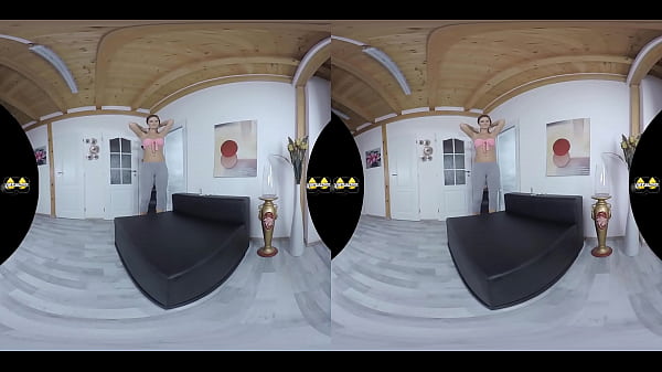 Virtualpee - Jenifer Jane Works With Her Sultry Figure