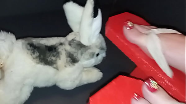 Geisha L Red Japanese Geta 25 Cm High Heels Pulverize And Trampling Bunny (video Short Version)
