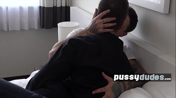 Making Out With Trans Dude