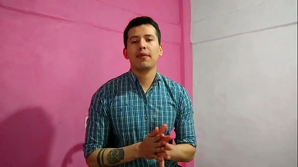 Barbero Le Dio Sexo Oral A Cliente Con Verga Grande En Su Salon. Le Lleno La Boca De Leche