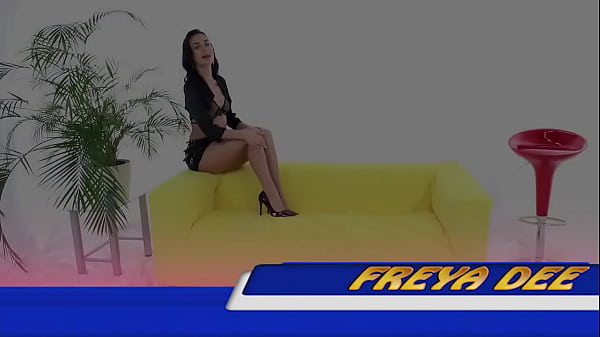 Oiled Up Babe Freya Dee Drills Her Twat