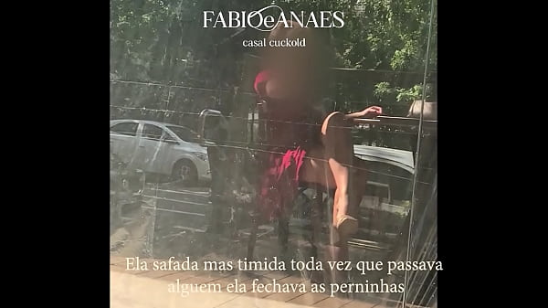 Exibição Sem Calcinha Da Hotwife Cruzando As Pernas / Legendada