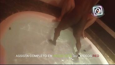 NEGÃO ME FUDEU NA HIDRO NO DIA DO MEU ANIVERSÁRIO ( MEU PRESENTE SURPRESA DO MEU MARIDO )