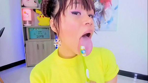 Lila Jordan Cepilla Sus Dientes