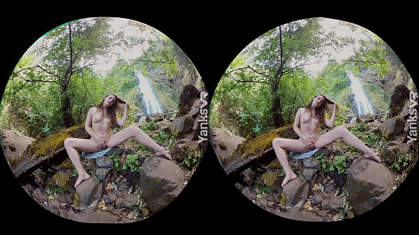 Arousing Yanks Bombshell Endza Craves Her Snatch In VR