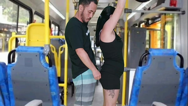 Velho Escroto Da Encoxada E Se Masturba Até Gozar Na Morena Dentro Do ônibus