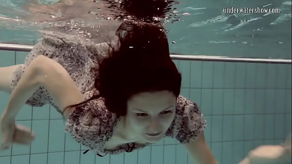 Ultra Tight Underwater Doll Twat Loris Licicia