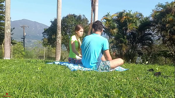 Mi Hermanastro Me Folla Muy Duro Al Aire Libre Cuando Nuestros Padres No Están.
