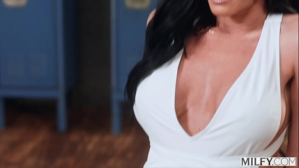 MILFY Gym Doll MATURE Jennifer White Gets DPed By Two Giant BBCs