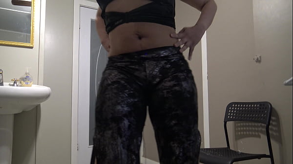 Candid Algerian Wifey Reveals Her Huge Naturals In The Bathroom