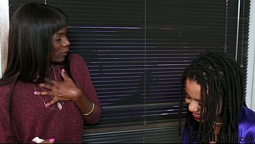 FEMINGE 4K - Ebony Lesbian Appreciating Herself