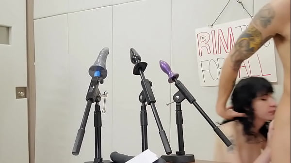 Sub Provides Rimjobs To Her Dom Dom