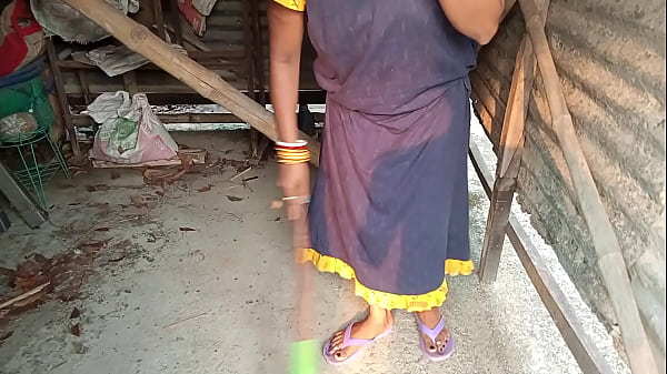 Bengali Bhabhi XXX झाड़ू निकाल रही भाभी को छत पर बने रूम जबरदस्त चोदा ! साफ हिंदी आवाज में
