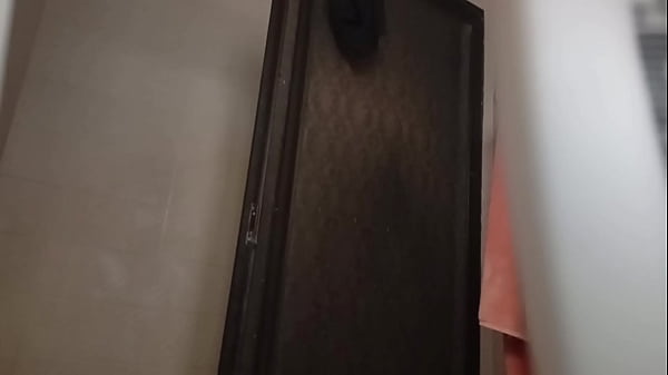 Deje Grabando El Celular En El Baño De Mi Mamá Y La Grabe Dándose Una Ducha