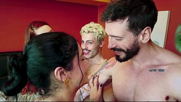 Multi-Guy Session Com Duas Gostosas Peitudas Acaba Em Muita Porra - Video Completo Sheer - Xvideosred