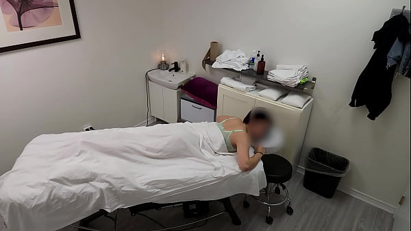 A Beautiful Japanese Waitress Who Was Like "no, No, No, I Have A Boyfriend" When Her Massage Therapist Was About To Bang Her Snatch, But She Finished Her Massage With An Oversized