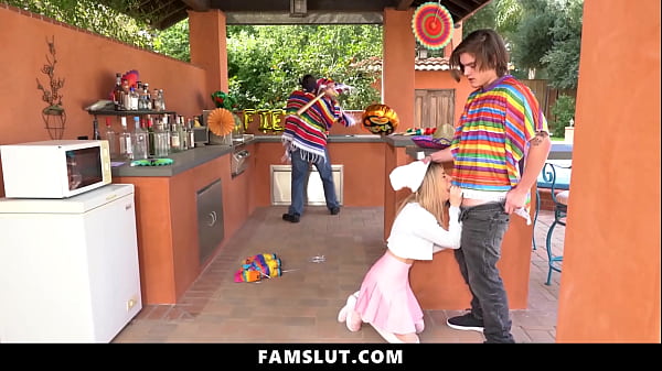 Slender Stepsister Services Her Stepbrother's Boner Behind Stepdad's Back - Famslut