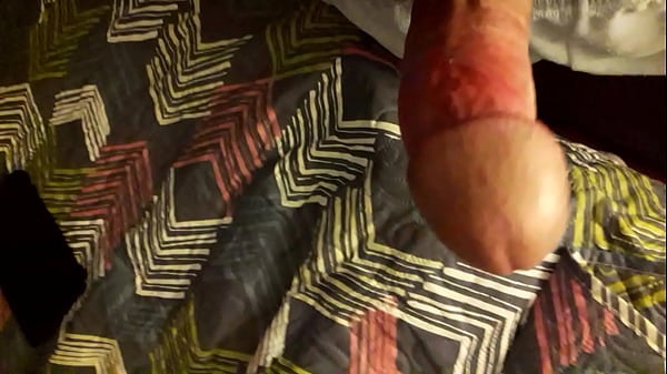 Mostrando El Pico Antes De Ir Ala Cama, Sobando El Cabezon Chileno Con Pico Jugoso..