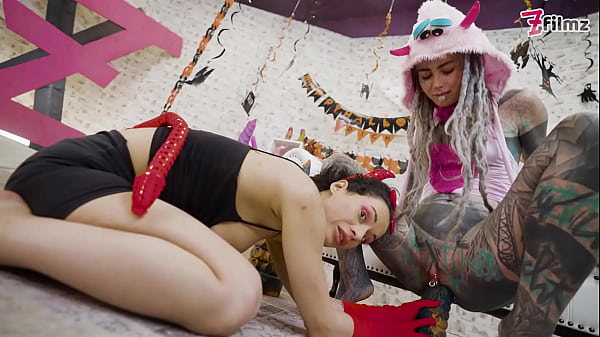 Ass Play Pornstars Anuskatzz And Stacy Bloom - ATM Lesbian Going Down Enormous Dildo XL Sextoy Halloween Special Play