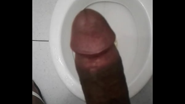 Negao Ponhetando No Banheiro