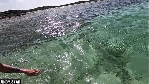 PÄRCHEN FICKT IM WASSER