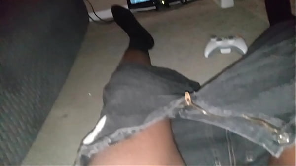 Chillinglaxing And Play Skyrim