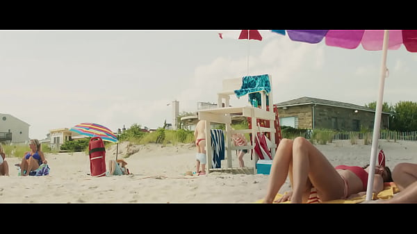 Las Hermosas Dakota Fanning Y Elizabeth Olsen Se Desnudan En La Playa