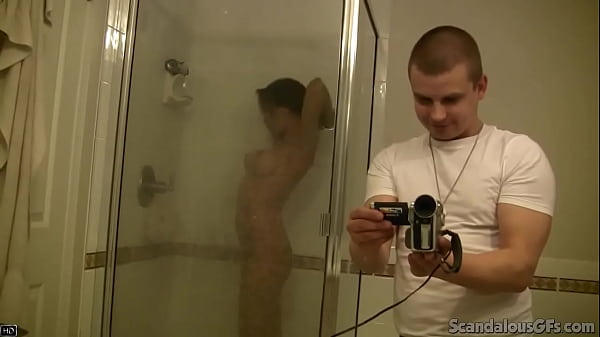 Hotty Bobbi Get Shower And The Guy Tasting Her Slit