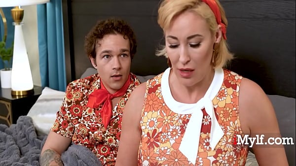 Desperate 80s Step-mom & Stepson Do It To Keep Their Showcase Going | IMylf