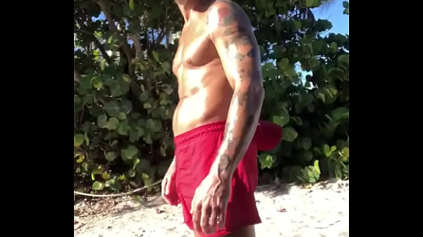 BEACH PHYSIQUE LIFEGUARD