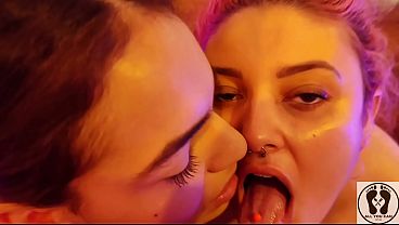 SCORCHING BABE TITS PLAY AFTER FACE FINISH CREAM ON FACE PUBLIC