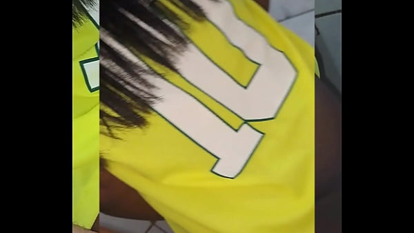 ESPREMENTANO O PINTO DO CASADO QUANDO A MULHER DELI SAIU PRA Ver A Copa Dei O Cu Pra Eli