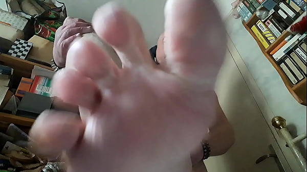 Gros Punk Pascal Qui Pue Des Pieds Dans Sa Chambre Et Se Branle Au Final, Partie 2