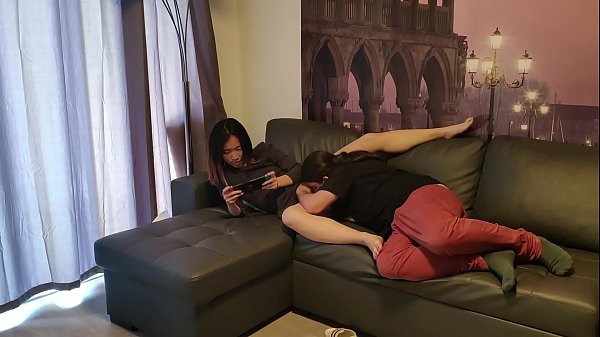 Chinese Chick Gets Her Snatch Kissed And Nailed While Playing Video Games