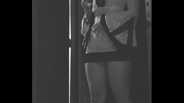 Hotwife Safada Em Casa De Salto Alto E Lingerie Causando Para O Corno, Estilo Catwalk